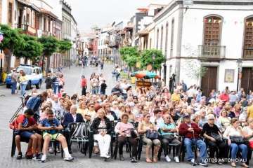 Máxima expectación en la bajada de la Virgen del Pino (Foto Antonio Alí)